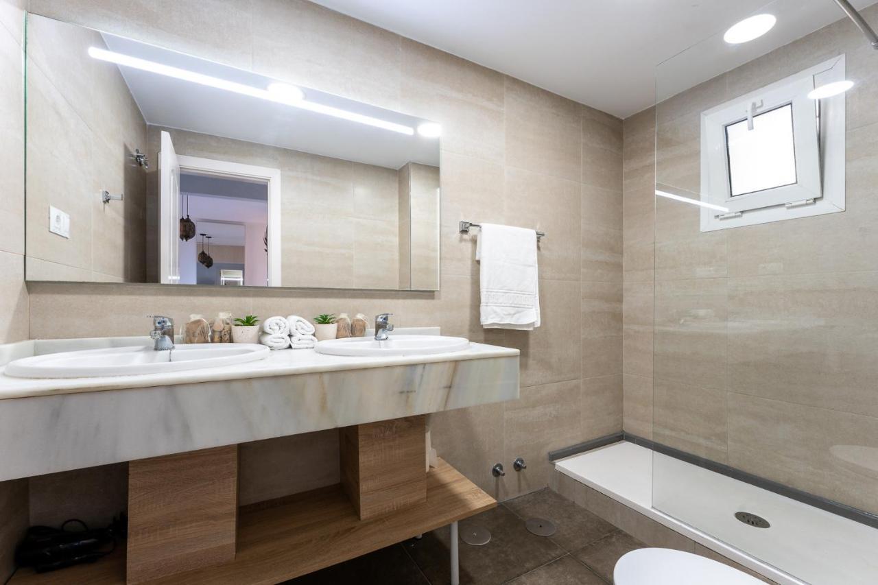 Benalmadena Beachfront Retreat Big Balcony And City Sea Views Apartment ภายนอก รูปภาพ