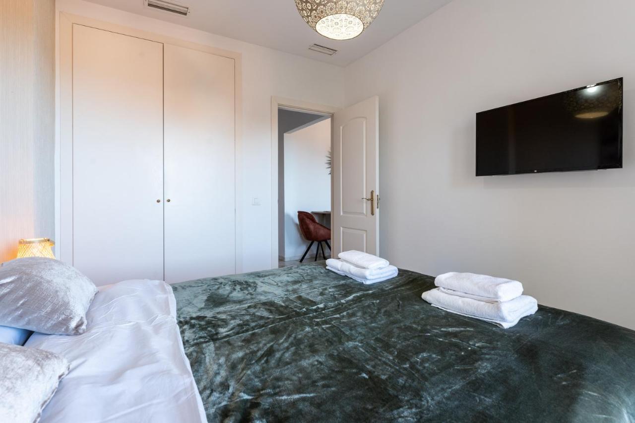 Benalmadena Beachfront Retreat Big Balcony And City Sea Views Apartment ภายนอก รูปภาพ