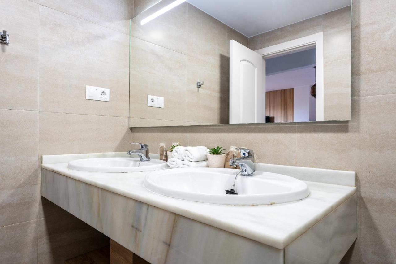Benalmadena Beachfront Retreat Big Balcony And City Sea Views Apartment ภายนอก รูปภาพ